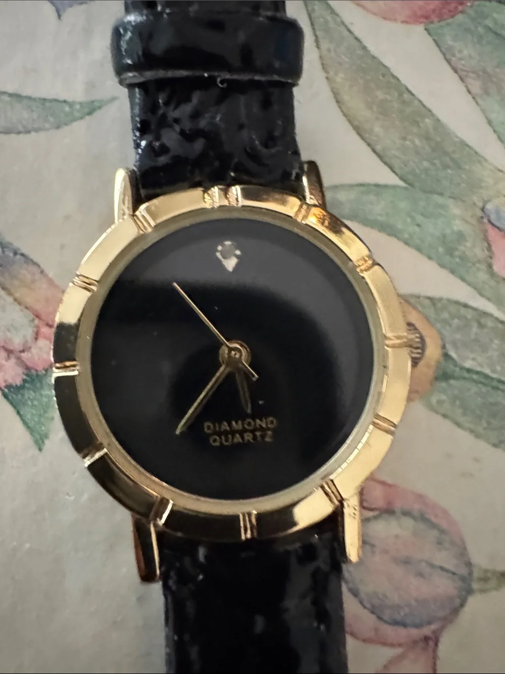 Vintage - Classic Black and Gold Women’s Watch - Elegant Leather Strap